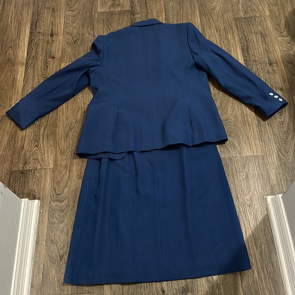 Vintage suit with skirt - Picture 8 of 8